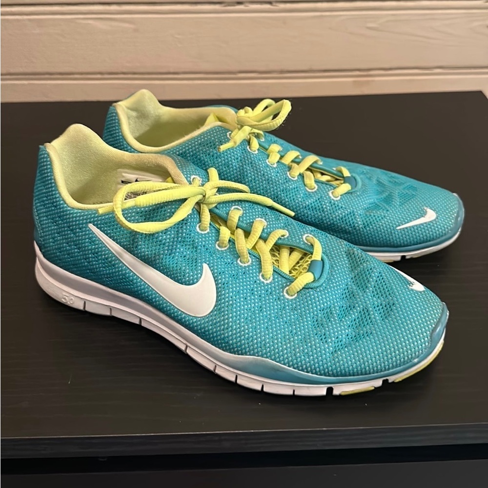 Nike Fre 5.0 trainer shoes